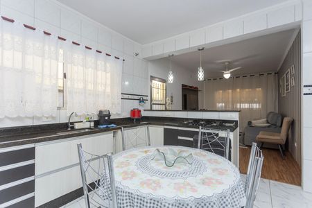 Casa à venda com 200m², 4 quartos e 2 vagasCozinha
