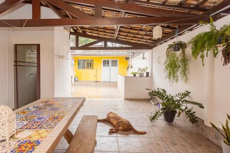 Casa à venda com 200m², 4 quartos e 2 vagasVaranda