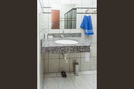 Casa à venda com 200m², 4 quartos e 2 vagasBanheiro