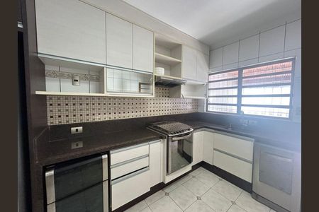 Casa à venda com 120m², 2 quartos e 1 vaga
