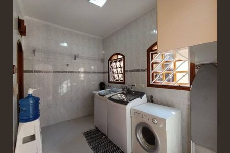 Casa à venda com 250m², 3 quartos e sem vaga