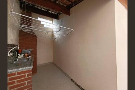 Casa à venda com 250m², 3 quartos e sem vaga