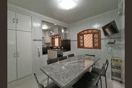 Casa à venda com 250m², 3 quartos e sem vaga