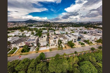 Casa à venda com 468m², 5 quartos e 2 vagas