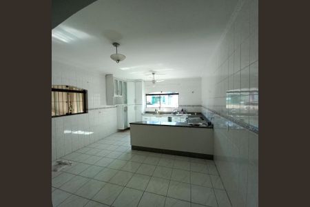 Casa à venda com 205m², 3 quartos e 4 vagas