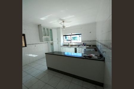 Casa à venda com 205m², 3 quartos e 4 vagas