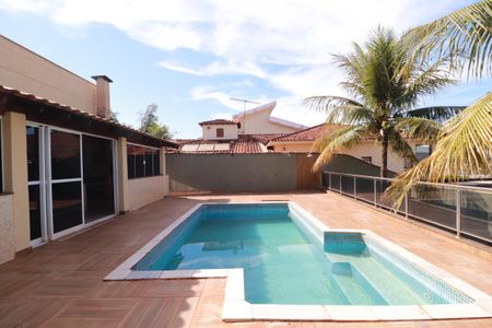 Casa para alugar com 200m², 2 quartos e 6 vagasPiscina 
