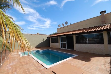 Casa para alugar com 200m², 2 quartos e 6 vagasPiscina 