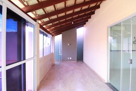 Casa para alugar com 200m², 2 quartos e 6 vagasVaranda 