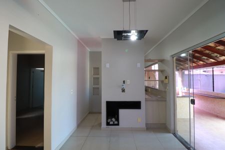 Casa para alugar com 200m², 2 quartos e 6 vagasSala