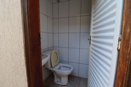 Casa para alugar com 200m², 2 quartos e 6 vagasBanheiro 