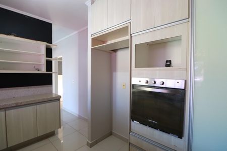 Casa para alugar com 200m², 2 quartos e 6 vagasCozinha 