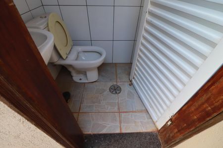Casa para alugar com 200m², 2 quartos e 6 vagasBanheiro 