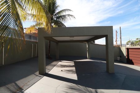 Casa para alugar com 200m², 2 quartos e 6 vagasQuintal 