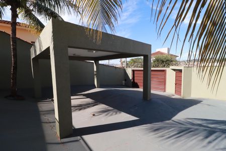Casa para alugar com 200m², 2 quartos e 6 vagasQuintal 