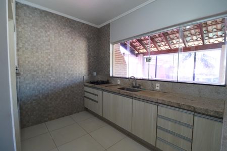 Casa para alugar com 200m², 2 quartos e 6 vagasCozinha 