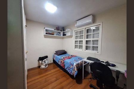 Casa à venda com 3 quartos, 300m² em Jardim Rosa Maria, São Paulo