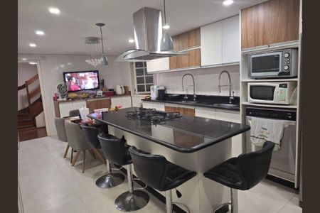 Casa à venda com 3 quartos, 300m² em Jardim Rosa Maria, São Paulo