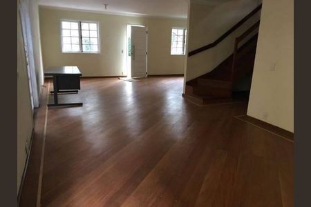 Casa à venda com 3 quartos, 300m² em Jardim Rosa Maria, São Paulo