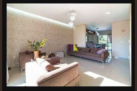 Casa à venda com 4 quartos, 329m² em Jardim Florida, Barueri