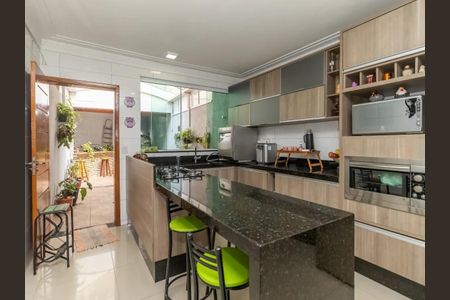 Casa à venda com 110m², 3 quartos e 2 vagas