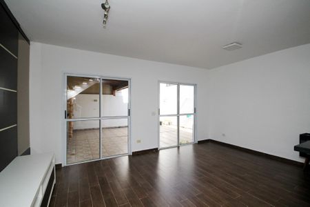 Casa de condomínio para alugar com 90m², 3 quartos e 2 vagasSala