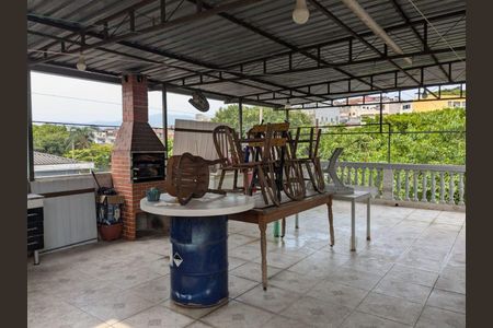 Casa à venda com 206m², 2 quartos e 2 vagas