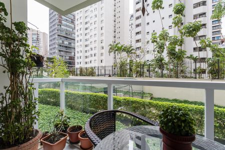 Varanda de apartamento para alugar com 4 quartos, 100m² em Vila Nova Conceição, São Paulo