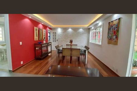 Casa à venda com 308m², 4 quartos e 4 vagas