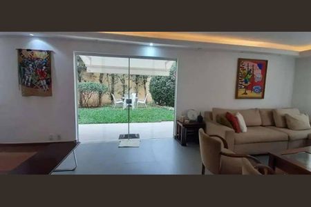 Casa à venda com 4 quartos, 308m² em Jardim Rosa Maria, São Paulo