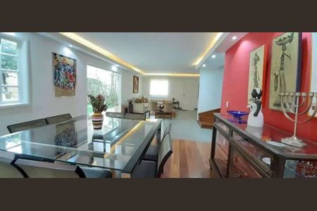 Casa à venda com 4 quartos, 308m² em Jardim Rosa Maria, São Paulo