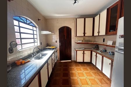 Casa à venda com 264m², 4 quartos e 5 vagas