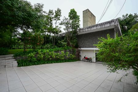 Casa para alugar com 850m², 4 quartos e 9 vagasFachada