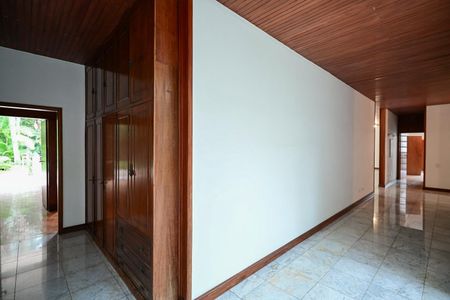 Casa para alugar com 850m², 4 quartos e 9 vagasCorredor