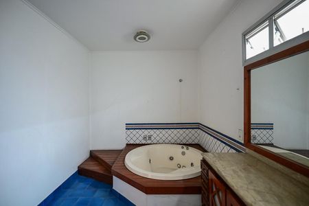 Casa para alugar com 850m², 4 quartos e 9 vagasBanheiro Suíte 1