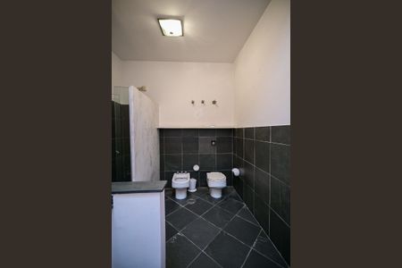Casa para alugar com 850m², 4 quartos e 9 vagasBanheiro
