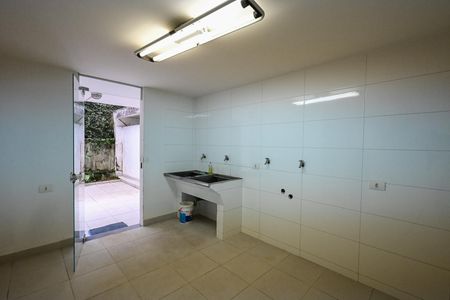 Casa para alugar com 850m², 4 quartos e 9 vagasÁrea de Serviço 