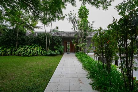 Casa para alugar com 850m², 4 quartos e 9 vagasEntrada