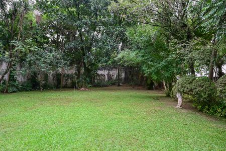 Casa para alugar com 850m², 4 quartos e 9 vagasQuintal