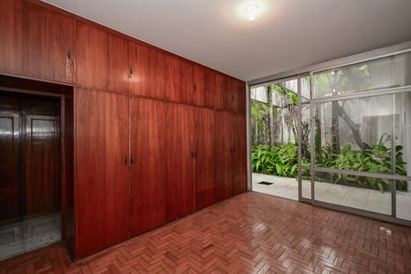 Casa para alugar com 850m², 4 quartos e 9 vagasArmário da Suíte 1