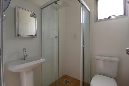Banheiro de apartamento para alugar com 1 quarto, 35m² em Indianópolis, São Paulo