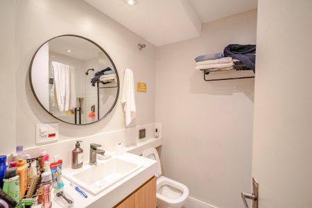 Apartamento à venda com 64m², 2 quartos e sem vagaBanheiro
