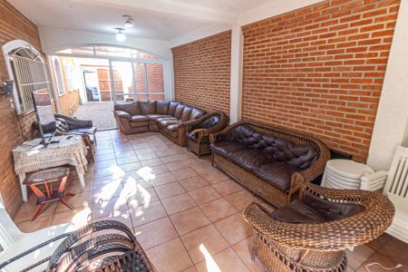 Casa à venda com 480m², 6 quartos e 3 vagas Casa à venda com 480m², 6 quartos e 3 vagasQuintal