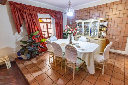 Casa à venda com 480m², 6 quartos e 3 vagas Casa à venda com 480m², 6 quartos e 3 vagasSala
