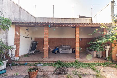 Casa à venda com 480m², 6 quartos e 3 vagas Casa à venda com 480m², 6 quartos e 3 vagasTerraço