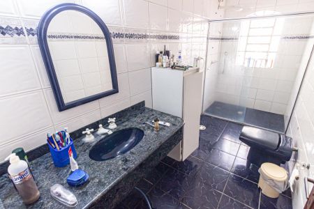 Casa à venda com 480m², 6 quartos e 3 vagas Casa à venda com 480m², 6 quartos e 3 vagasBanheiro 1