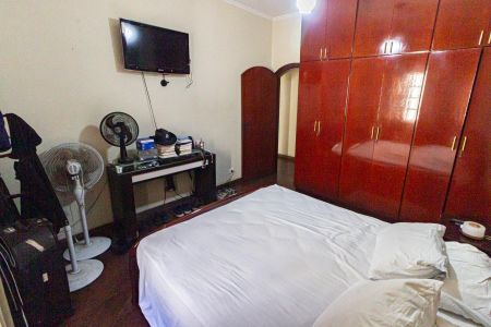 Casa à venda com 480m², 6 quartos e 3 vagas Casa à venda com 480m², 6 quartos e 3 vagasQuarto 2
