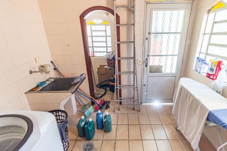 Casa à venda com 480m², 6 quartos e 3 vagas Casa à venda com 480m², 6 quartos e 3 vagasÁrea de Serviço