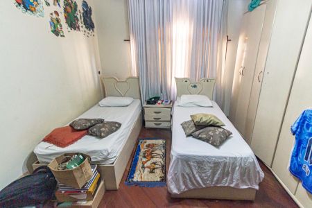 Casa à venda com 480m², 6 quartos e 3 vagas Casa à venda com 480m², 6 quartos e 3 vagasQuarto 1