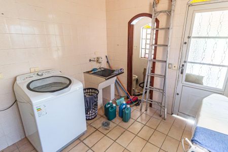 Casa à venda com 480m², 6 quartos e 3 vagas Casa à venda com 480m², 6 quartos e 3 vagasÁrea de Serviço